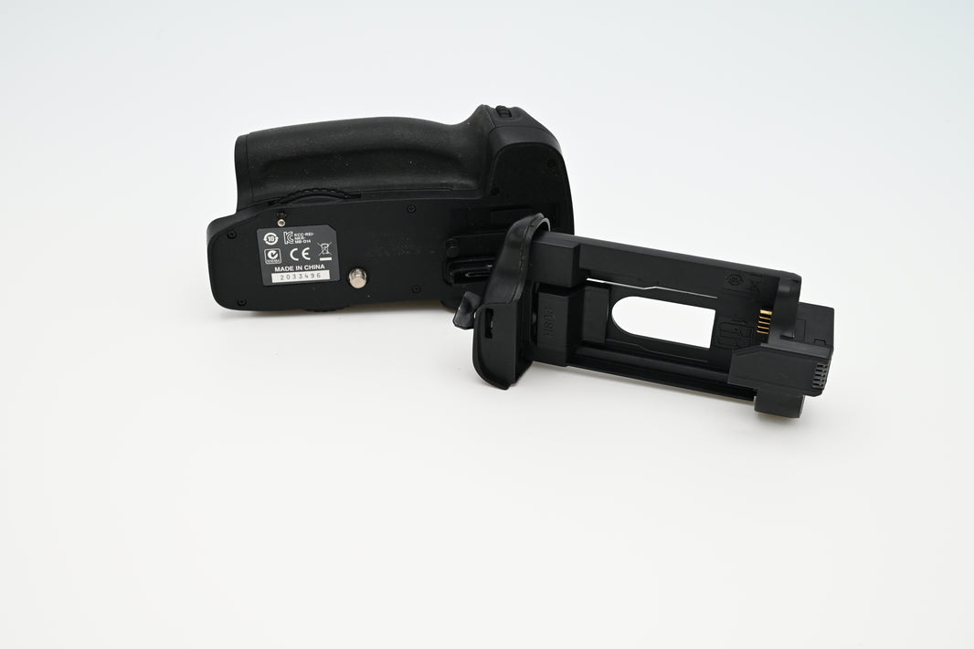 Nikon MB-D14 Grip for D600 or D610 - With Lithium Battery Tray